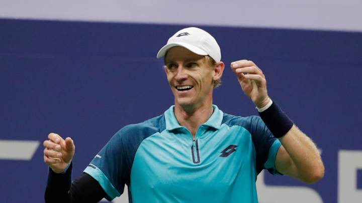 The Latest: Anisimova beats Gauff for US Open girls title