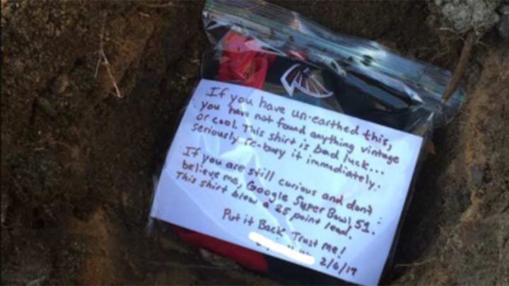 Falcons fan buries ‘bad luck’ jersey after Super Bowl collapse Falcons fan buries ‘bad luck’ jersey after Super Bowl collapse