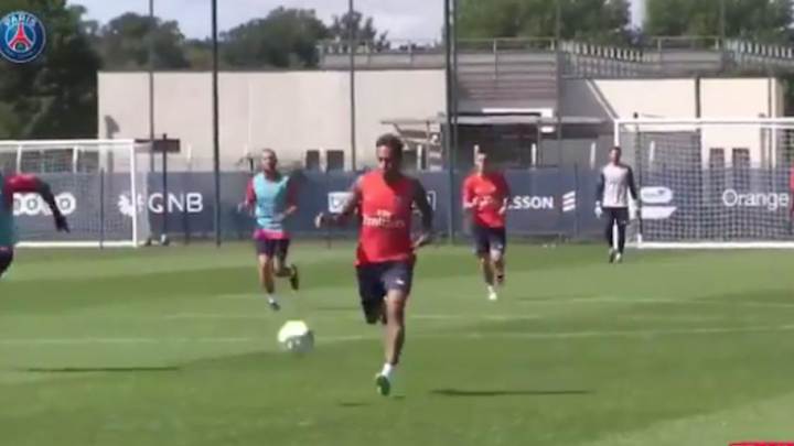 VIDEO: Neymar Settles in to PSG Training & Prepares for Upcoming Debut