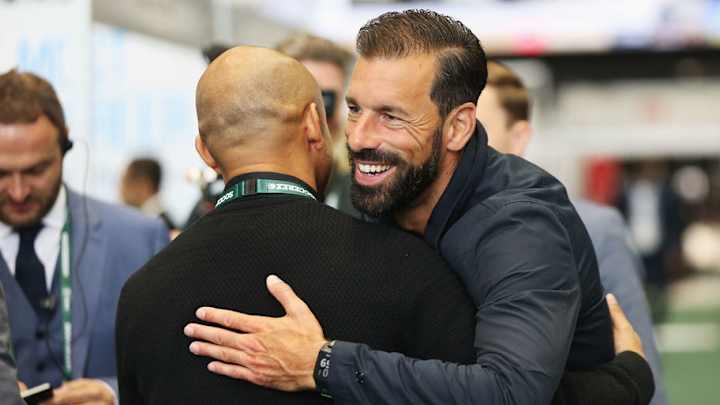 ​Ruud van Nistelrooy Showed He’s Still Got Class in Tweet Following Man Utd Barcelona Legends Match