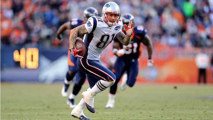 Hernandez hinted at suicide while on trial, jailhouse friend says