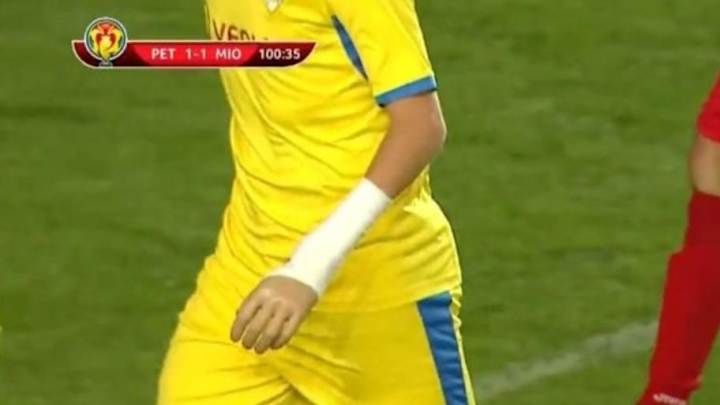 PHOTO: Romanian Player Makes Professional Debut Despite Losing Left Hand in a Truck Accident PHOTO: Romanian Player Makes Professional Debut Despite Losing Left Hand in a Truck Accident