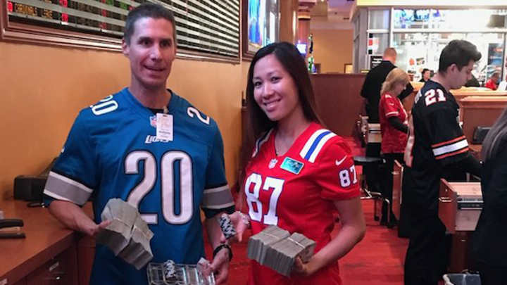 Las Vegas Casino Receives $1 Million Bet on Floyd Mayweather—In Cash