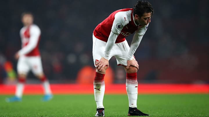 Mesut Ozil Reignites Rumours After Shaking Hands With Man Utd Bench Following 3-1 Defeat Mesut Ozil Reignites Rumours After Shaking Hands With Man Utd Bench Following 3-1 Defeat