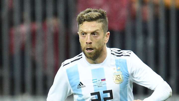 La divertida cargada de Rigoni al Papu Gómez en Rusia