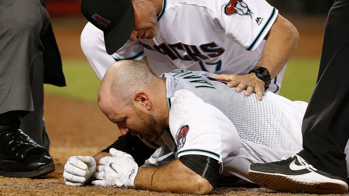 Diamondbacks' Chris Iannetta leaves game after being hit in face with pitch