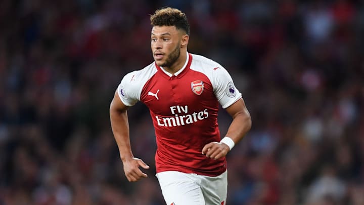 Liverpool Legend Claims Alex Oxlade-Chamberlain Will Struggle to Get Into Reds' Midfield Liverpool Legend Claims Alex Oxlade-Chamberlain Will Struggle to Get Into Reds' Midfield