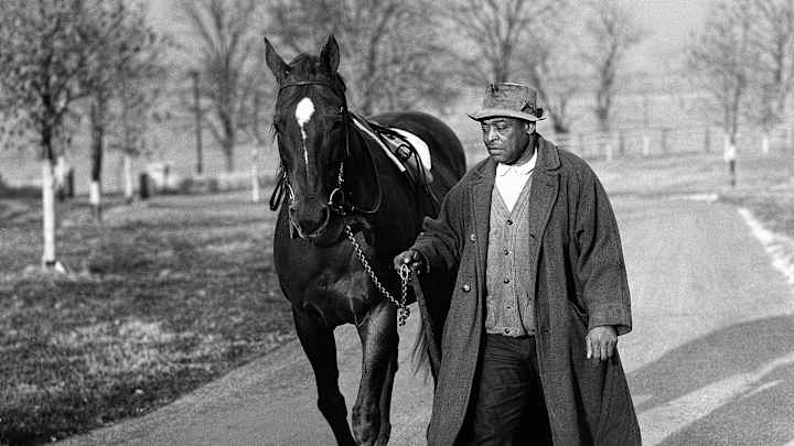 Kentucky Derby to celebrate Man o' War with exhibit