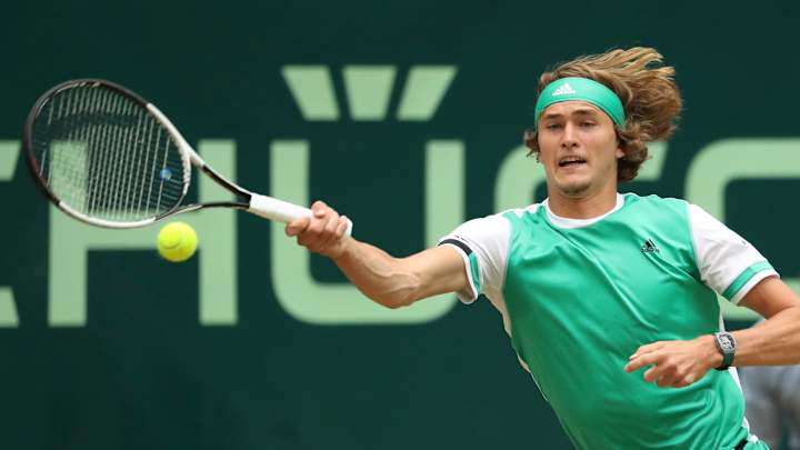 Federer beats Alexander Zverev 6-1, 6-3 for 9th Halle title