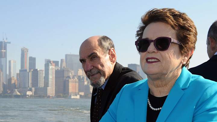 King compliments Northwestern grads for accepting diversity