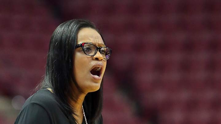 Clemson women's basketball coach gets contact extension