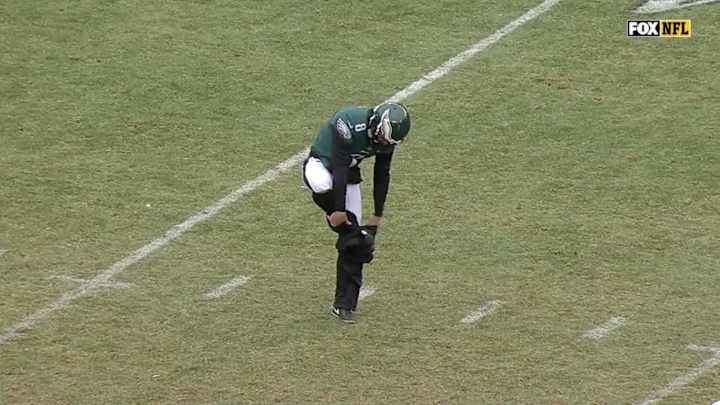 Eagles Punter Donnie Jones Frantically Rips Off His Sweatpants Eagles Punter Donnie Jones Frantically Rips Off His Sweatpants