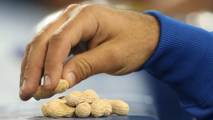 VIDEO: Leyton Orient Sub Caught Enjoying a Good Scratch of His Nuts on the Bench During Sutton Loss VIDEO: Leyton Orient Sub Caught Enjoying a Good Scratch of His Nuts on the Bench During Sutton Loss