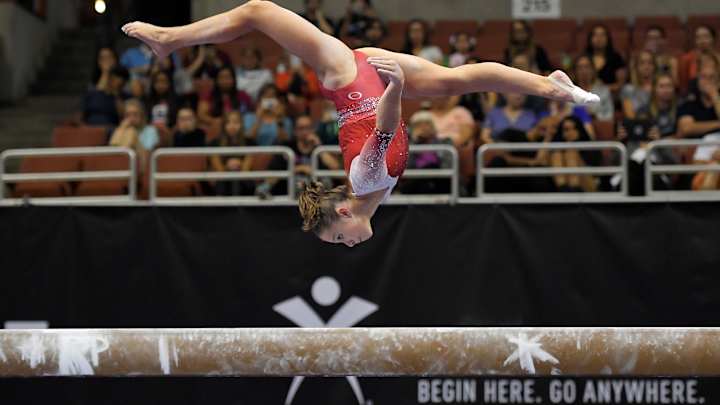 Smith vaults to early lead at US gymnastics championships