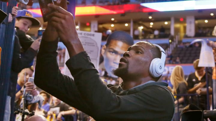 WATCH: Thunder fans boo Kevin Durant as he takes court in Oklahoma City return WATCH: Thunder fans boo Kevin Durant as he takes court in Oklahoma City return