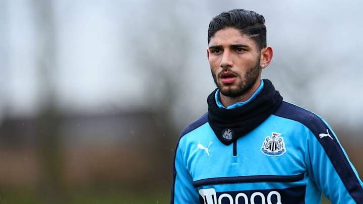 Newcastle Defender Set for Loan Move to Genoa With Option to Buy for Rumoured €3.5m