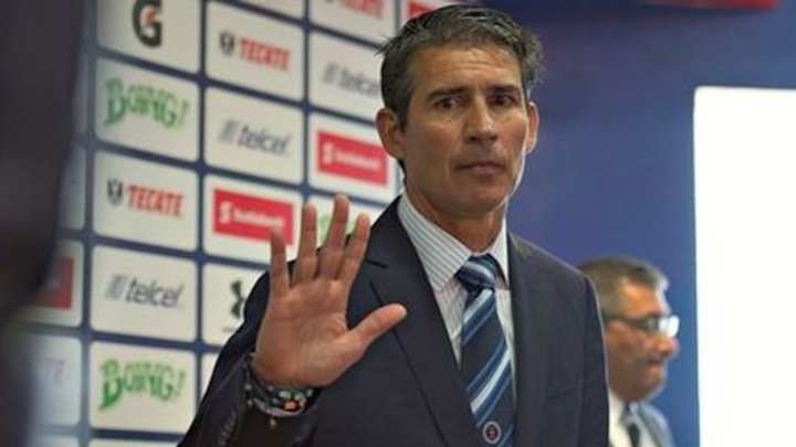 SE QUEDA | Eduardo de la Torre sigue siendo parte de Cruz Azul