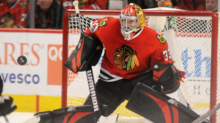 Hurricanes acquire goalie Scott Darling from Chicago for draft pick
