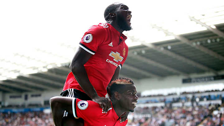 Premier League Roundup: United Unstoppable, Chicharito's Brace Not Enough for West Ham Premier League Roundup: United Unstoppable, Chicharito's Brace Not Enough for West Ham