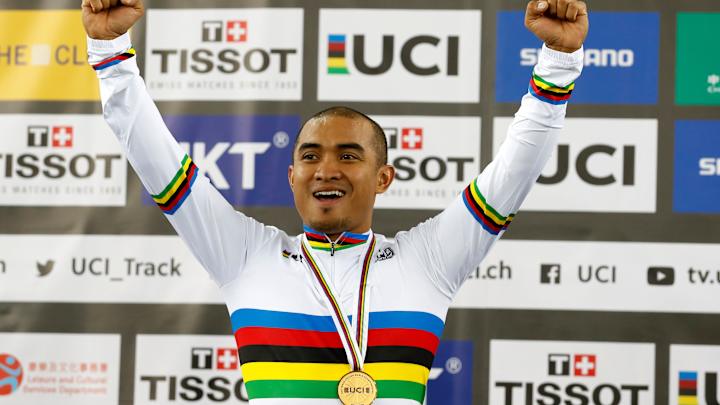 Australia defends its world title in men's team pursuit Australia defends its world title in men's team pursuit