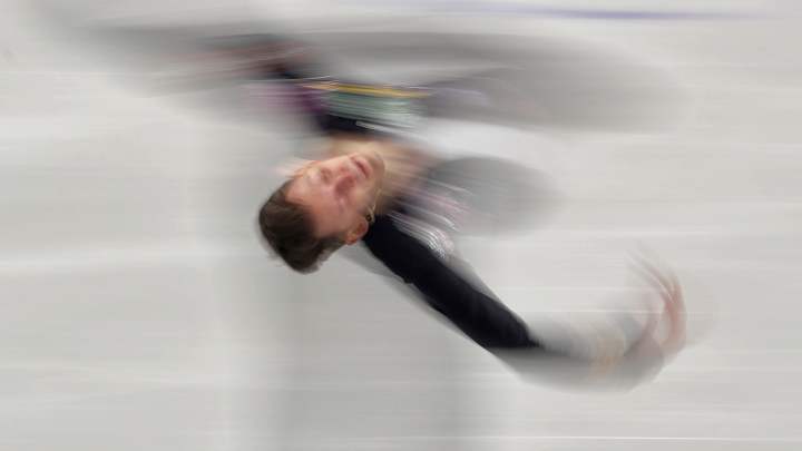 Fernandez on track for 5th Euro figure skate title