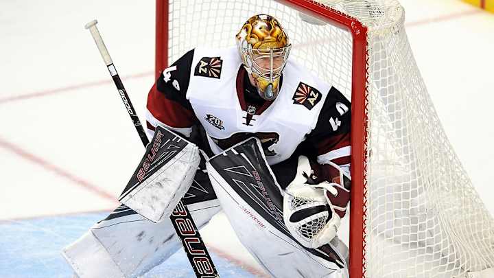 Stars get goalie Justin Peters from Coyotes in prospects-heavy deal