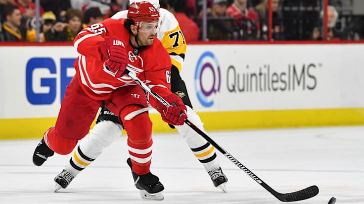 Penguins acquire D Ron Hainsey from Carolina
