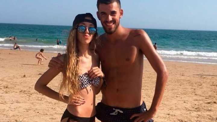 La hermana de Dani Ceballos la lía en Twitter e insulta gravemente a Puigdemont