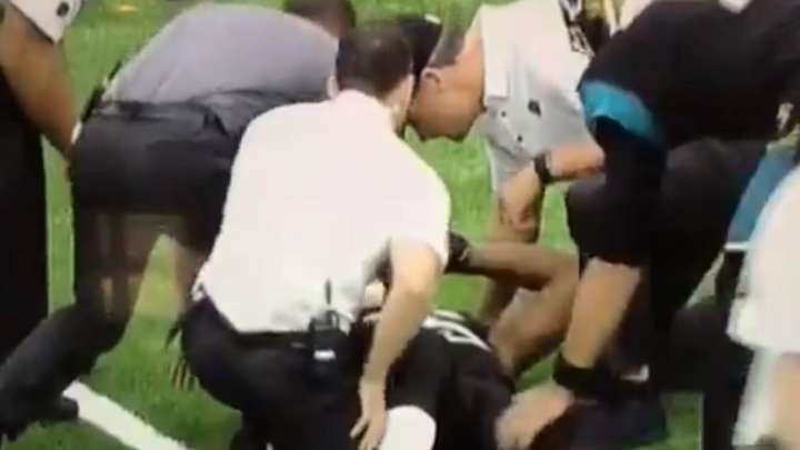 Watch: Blake Bortles Accidentally Taps Allen Robinson's Injured Knee