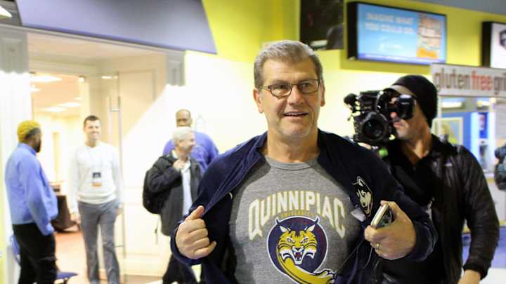 Geno Auriemma shows his support for Quinnipiac