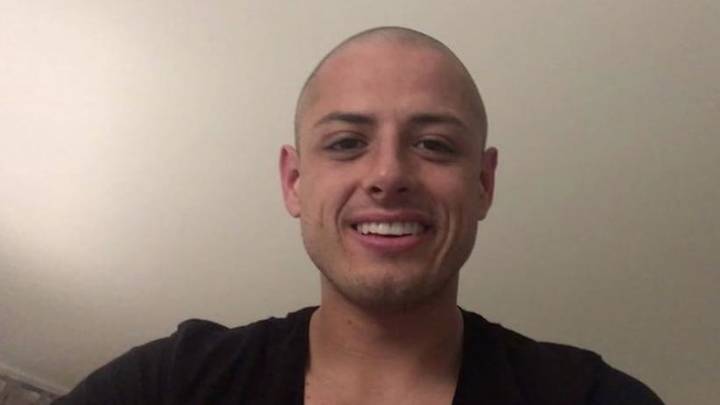 Chicharito pays up, shaves head after losing Super Bowl bet