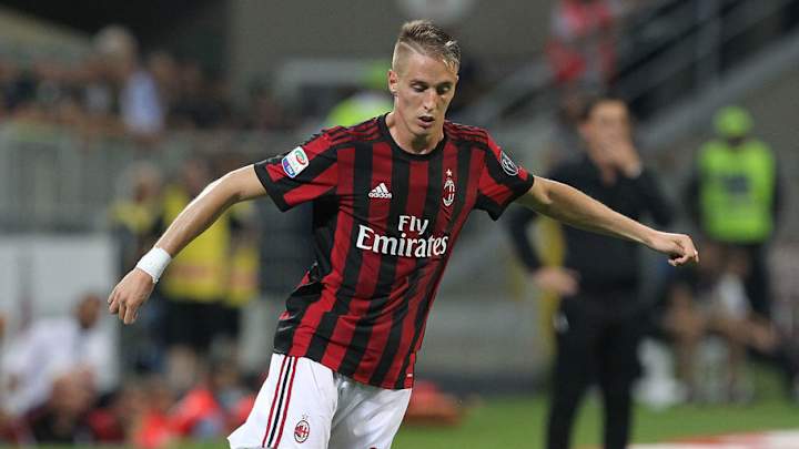 Italian Media Report 4-Month Absence for Milan Defender After Rupturing Anterior Cruciate Ligament