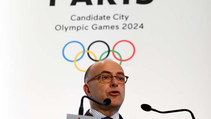 Macron bigs up 2024 Paris Olympic bid to Bach