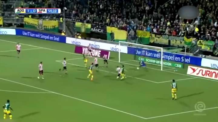 ¡INCREÍBLE! | La cuádruple parada de un portero tras varios rechaces en apenas unos segundos