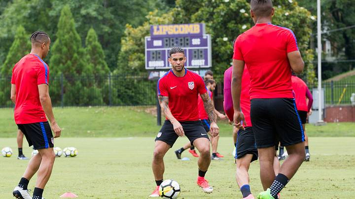 New USMNT forward Dom Dwyer has a big fan in Kobe Bryant New USMNT forward Dom Dwyer has a big fan in Kobe Bryant