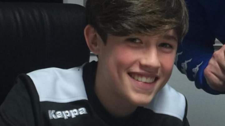 PHOTO: Liverpool Legend Jamie Carragher's Son Signs Contract With Championship Side PHOTO: Liverpool Legend Jamie Carragher's Son Signs Contract With Championship Side