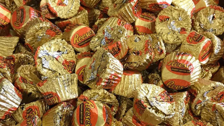 Twitter is at war over how to pronounce 'Reese's' Twitter is at war over how to pronounce 'Reese's'