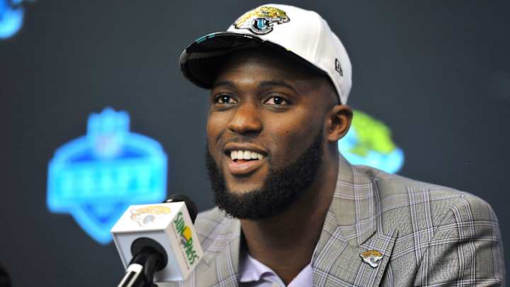 Leonard Fournette Gets 700 Childhood Trophies Turned Into Weights For High School Leonard Fournette Gets 700 Childhood Trophies Turned Into Weights For High School