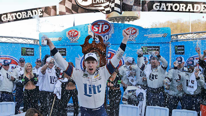 Brad Keselowski pulls away and wins at Martinsville