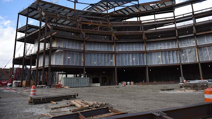 Mike Ilitch, owner of Tigers and Red Wings, dies at 87 Mike Ilitch, owner of Tigers and Red Wings, dies at 87