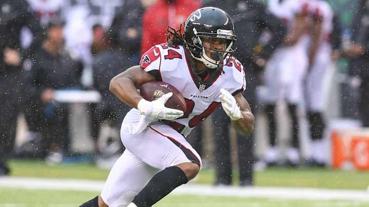 Falcons' Devonta Freeman Out With Concussion