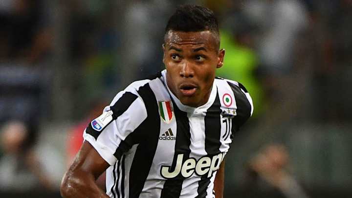 Report: Chelsea to Blow Away Juventus's Contract Offer in Order to Land Alex Sandro
