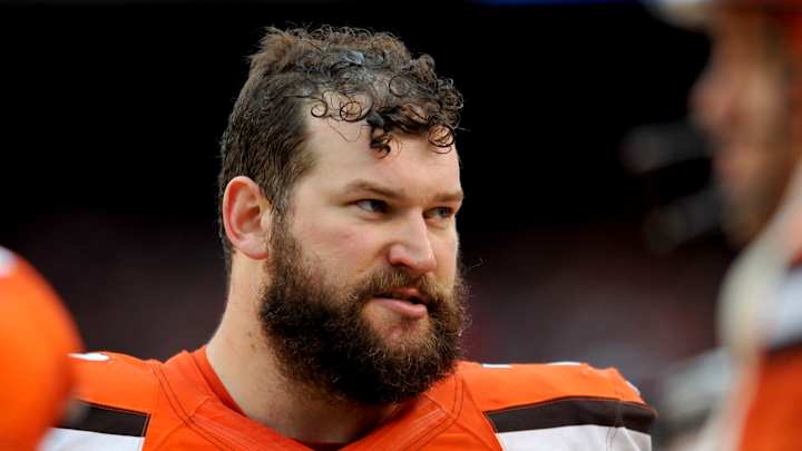 Browns' Joe Thomas Once Introduced Himself to His Quarterback in the Huddle