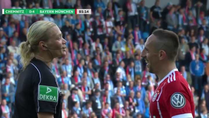 Watch: Franck Ribery Unties Referee's Shoes Before Freekick, Then Scores Watch: Franck Ribery Unties Referee's Shoes Before Freekick, Then Scores