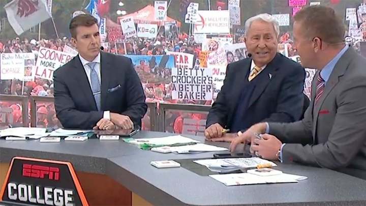 Best College GameDay Signs From Week 10: Oklahoma vs. Oklahoma State