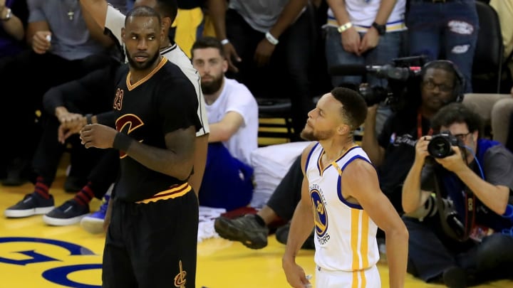Twitter goes wild after Stephen Curry cooks LeBron James 1-on-1