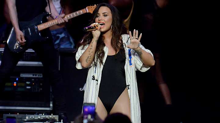 Demi Lovato To Sing National Anthem At Mayweather-McGregor Fight