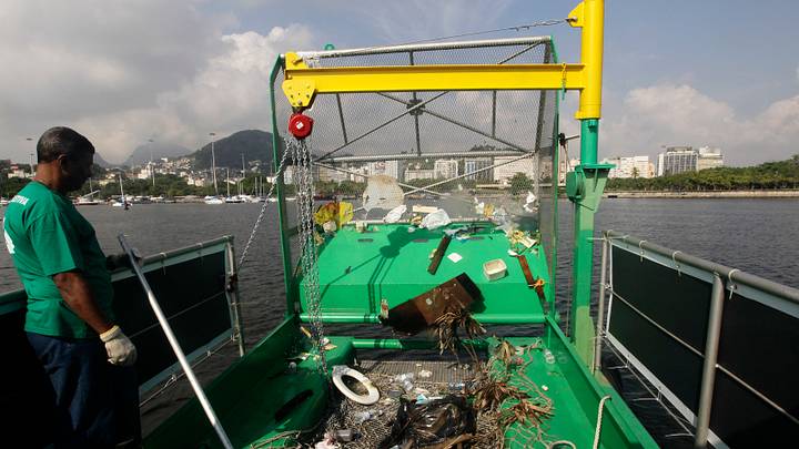 Helicopters and GPS to spot floating trash at Rio Olympics Helicopters and GPS to spot floating trash at Rio Olympics