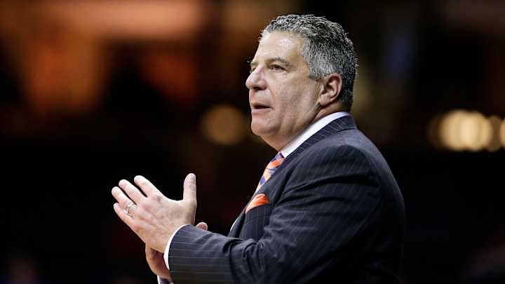 Coaches adapt to limits on their ability to call timeouts