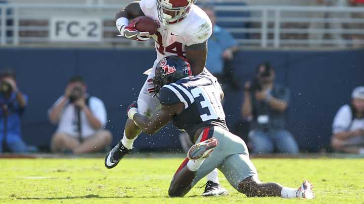 Alabama RB Damien Harris helped off field Alabama RB Damien Harris helped off field